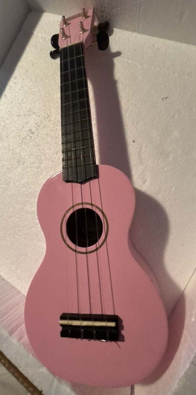 Mahalo Pink Soprano Ukulele
